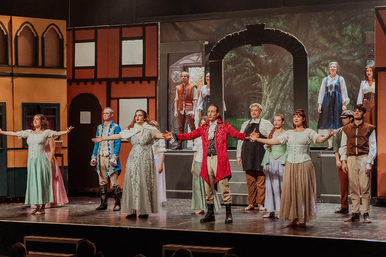 Photo de troupe, salut final d'un spectacle ADEACT